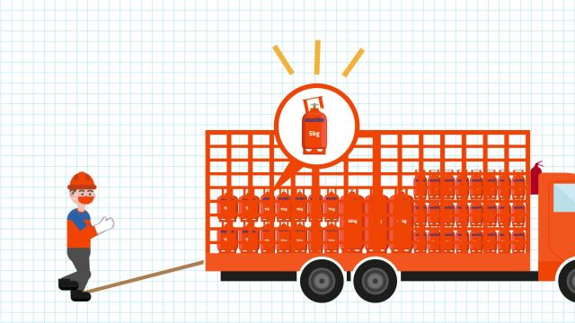 CAMIÓN ENVASADO EN TRÁNSITO EN VÍA PÚBLICA